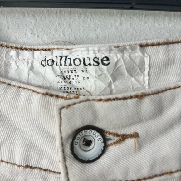 Womens Juniors Dollhouse Distressed Jean Shorts White Denim Size 11 - Picture 3 of 7